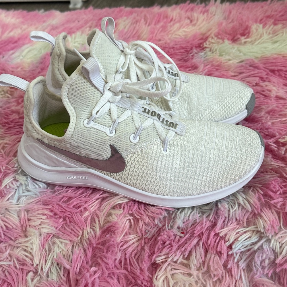 Nike Women's Athletic Shoes - White, gray and green